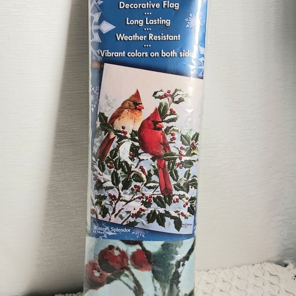 New 2016 HUMMINGBIRD HAVEN Large House Flag Holly Winter Cardinals 28"x40" - Picture 5 of 5